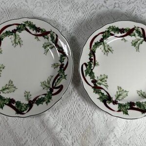 CHARTER CLUB Winter Garland Luncheon Plate - Set of 2, Red Ribbon & Berries